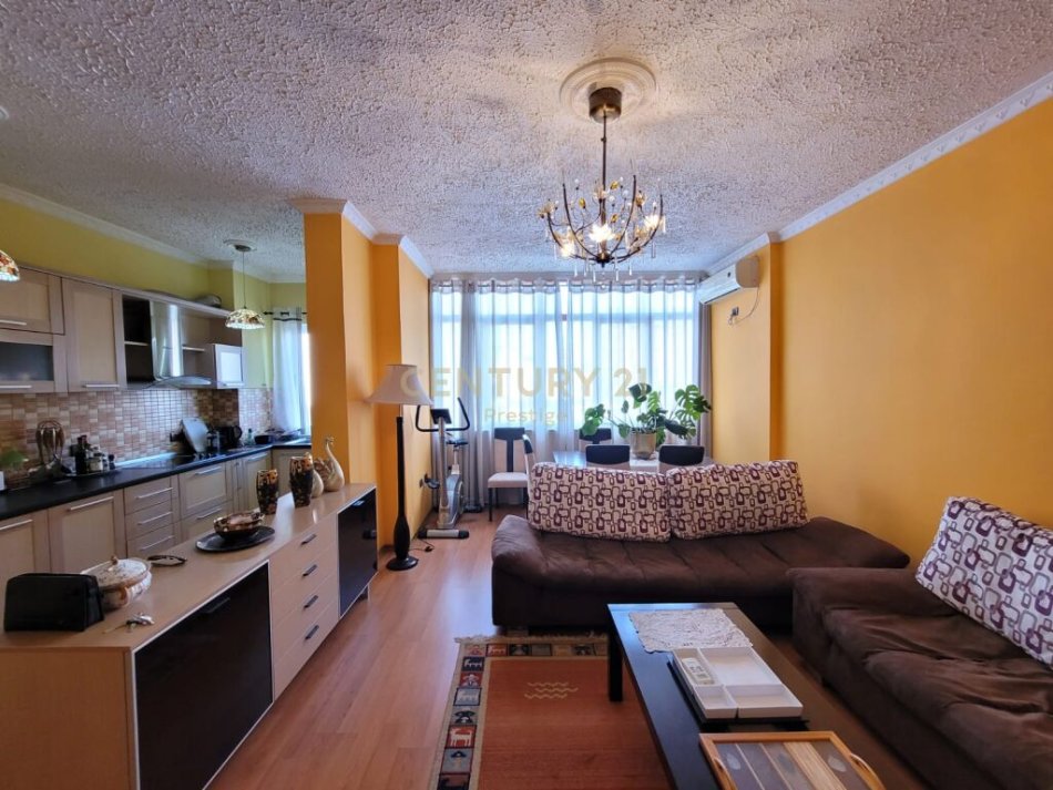 Tirane, shitet apartament 1+1 Kati 5, 83 m² 210.000 € (Sheshi Wilson)