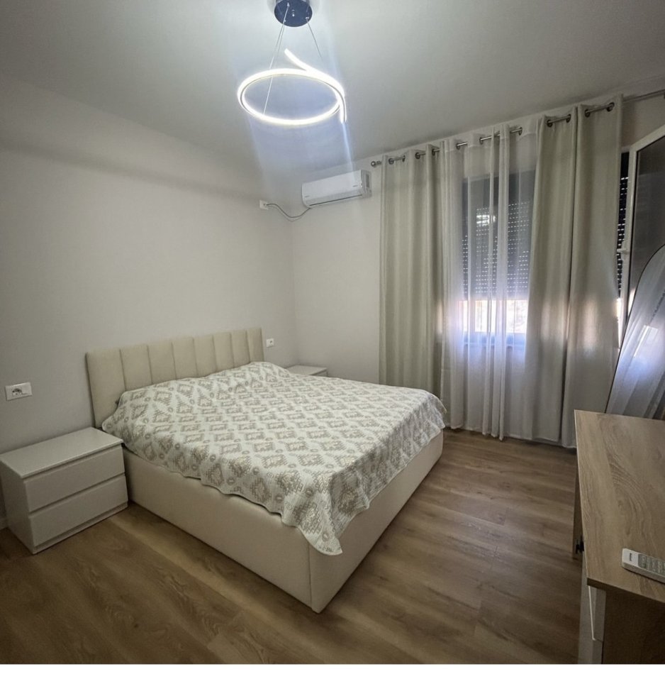 Tirane, jepet me qera apartament 2+1+Ballkon Kati 3, 90 m² 800 € (Rruga e kavajes)