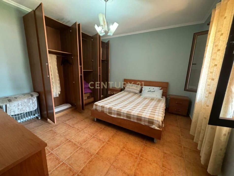 Tirane, jepet me qera Vile 2 Katshe Kati 2, 217 m² 1.000 € (Jordan Misja)