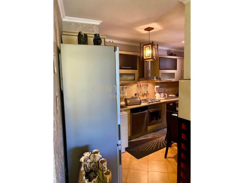 Tirane, jepet me qera apartament 1+1+Aneks+Ballkon Kati 4, 67 m² 700 € (Air Albania)