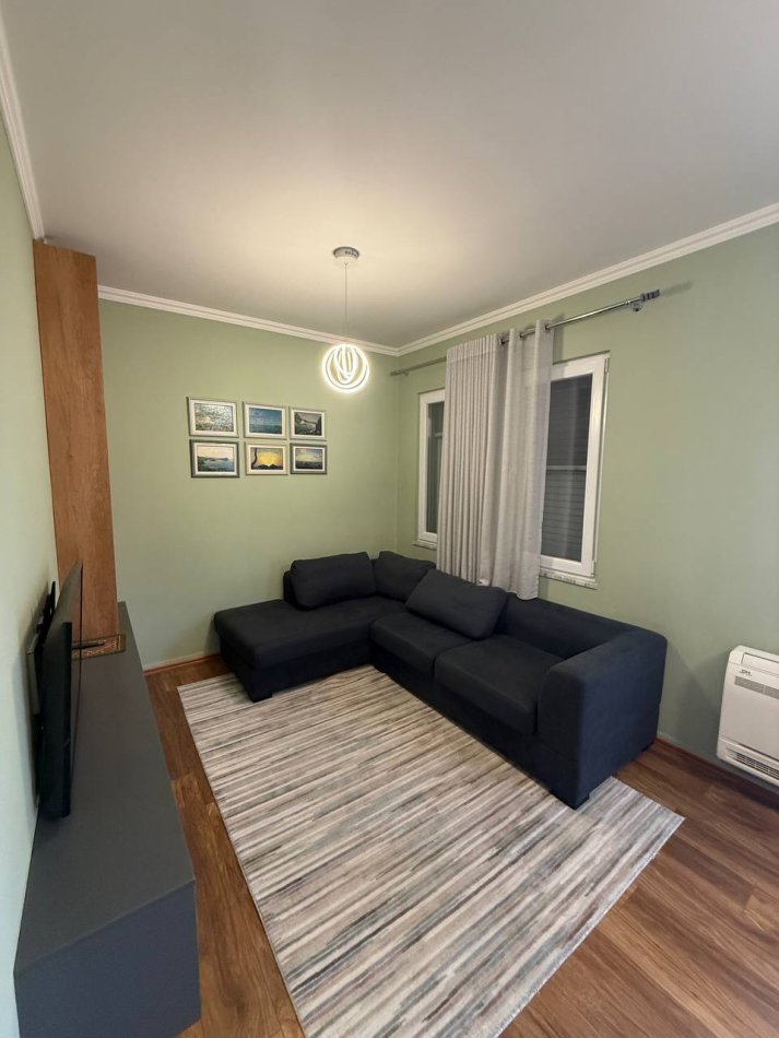 Tirane, jepet me qera apartament 2+1+Ballkon Kati 1, 120 m² 1.000 € (Spitali Amerikan 3)