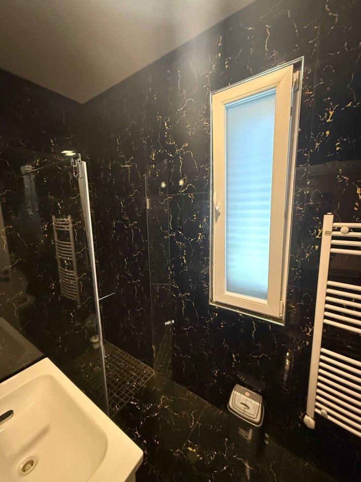 Tirane, jepet me qera apartament 2+1+Ballkon Kati 1, 120 m² 1.000 € (Spitali Amerikan 3)