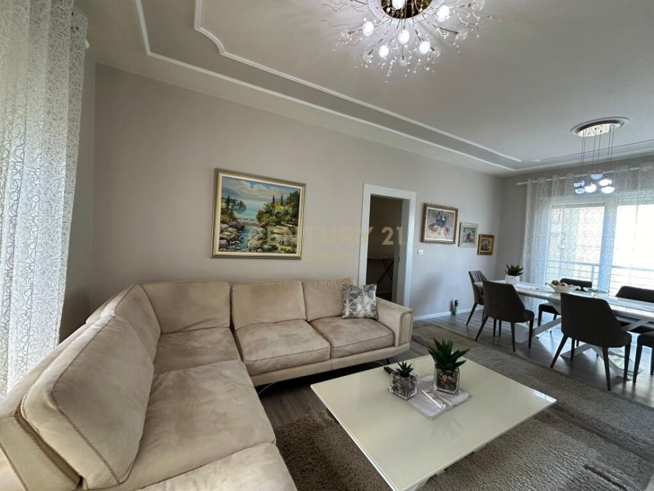 Tirane, jepet me qera apartament 2+1 Kati 4, 84 m² 700 € 