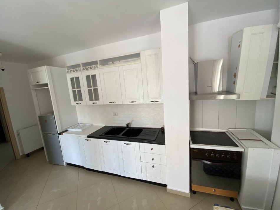 🏡 Shitet Apartament 1+1 në Don Bosco, Tiranë