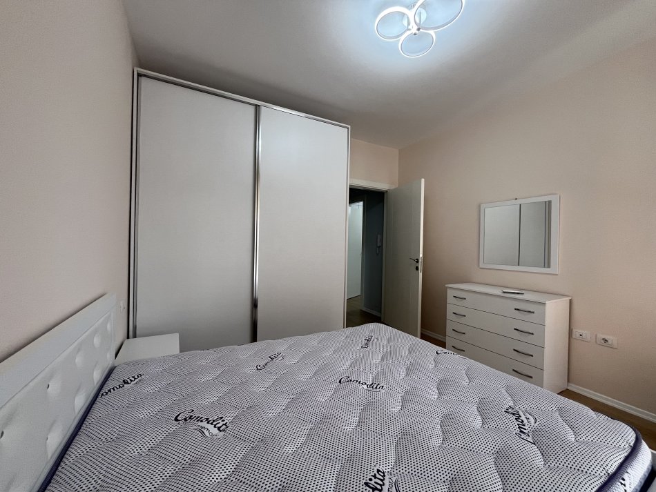 Tirane, jepet me qera apartament 1+1+Ballkon , 500 € 