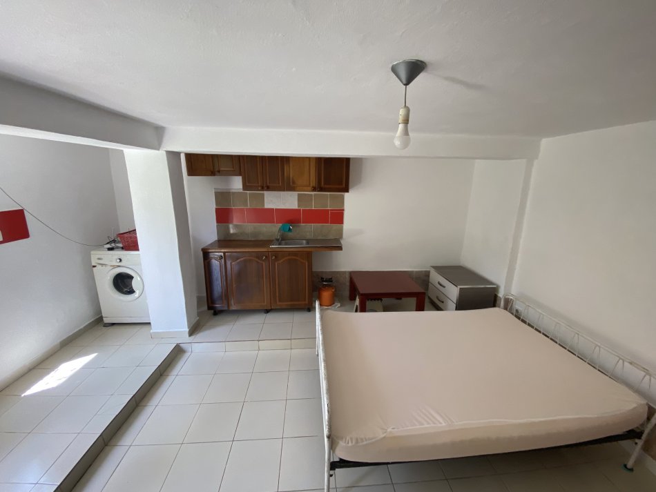 🏠 Jepet Garsioniere me Qera mbi Tregun Elektrik, Tiranë