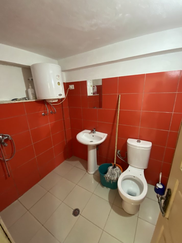 🏠 Jepet Garsioniere me Qera mbi Tregun Elektrik, Tiranë
