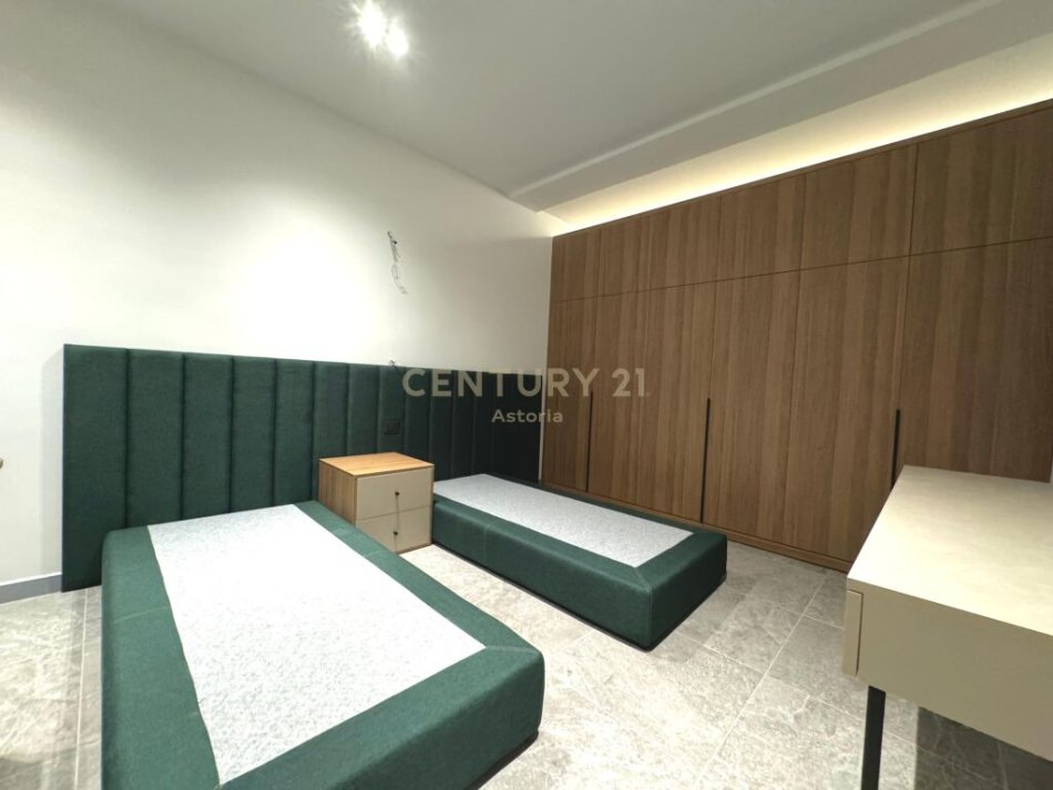 Tirane, jepet me qera apartament 2+1 Kati 1, 117 m² 800 € (Mihal Grameno)