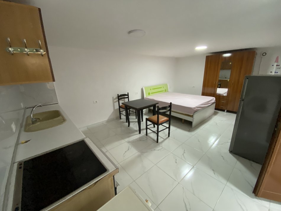 🏡 Jepet Garsioniere me Qera mbi Kompleksin Grand, Tiranë