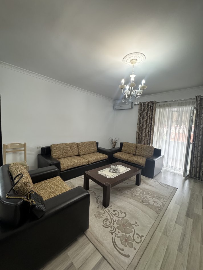 Tirane, jepet me qera apartament 3+1+Aneks Kati 3, 103 m² 550 € (Nuci naci, prane Selites dhe afer shkolles 26 nentori)