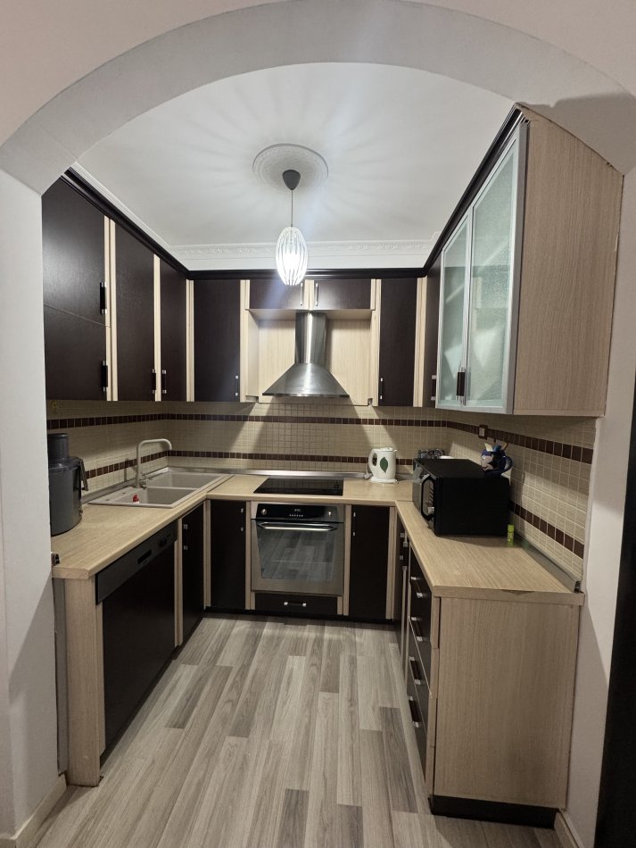 Tirane, jepet me qera apartament 3+1+Aneks Kati 3, 103 m² 550 € (Nuci naci, prane Selites dhe afer shkolles 26 nentori)