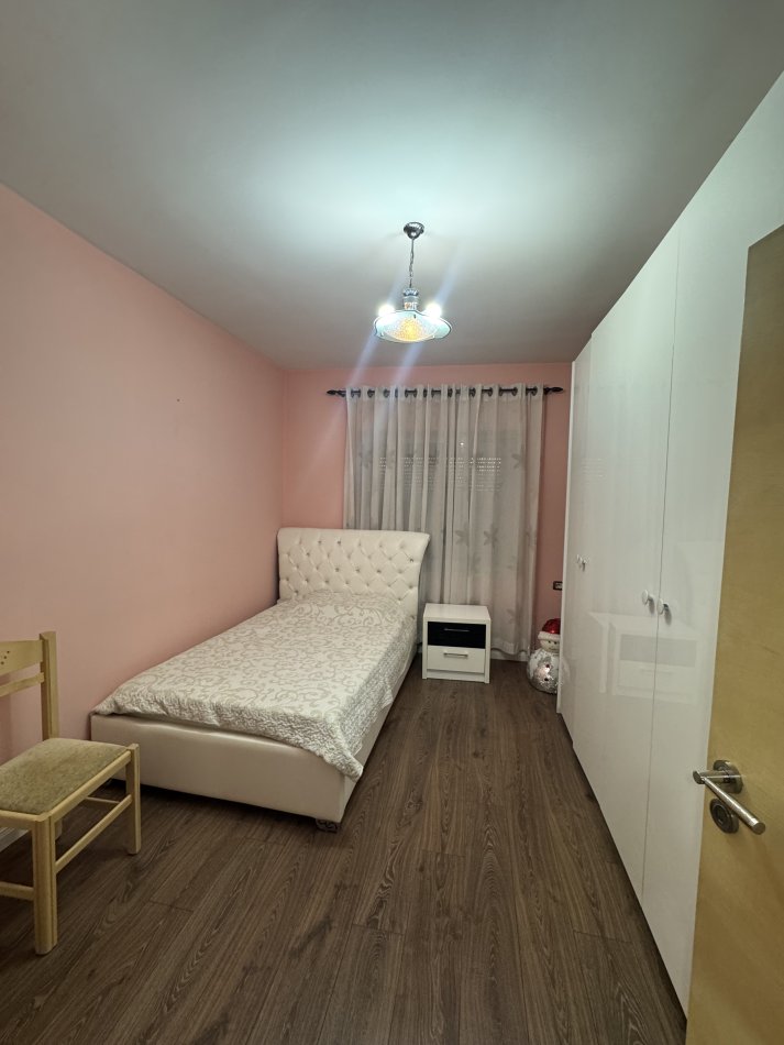 Tirane, jepet me qera apartament 3+1+Aneks Kati 3, 103 m² 550 € (Nuci naci, prane Selites dhe afer shkolles 26 nentori)