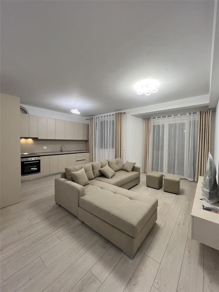 Tirane, jepet me qera apartament 2+1+Ballkon Kati 9, 100 m² 600 € (Ish fusha e aviacionit)