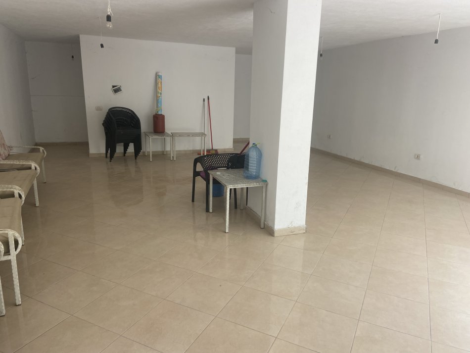 Tirane, shes dyqan Kati 0, 80 m² 90 000 Euro (Don Bosco)