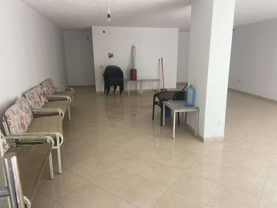 Tirane, shes dyqan Kati 0, 80 m² 90 000 Euro (Don Bosco)
