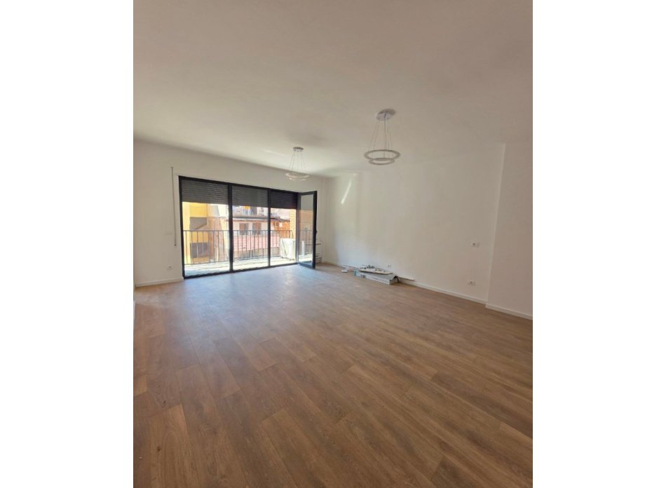 Tirane, jepet me qera ambjent biznesi , 66 m² 650 € (Prane Ish-Ekspozites)