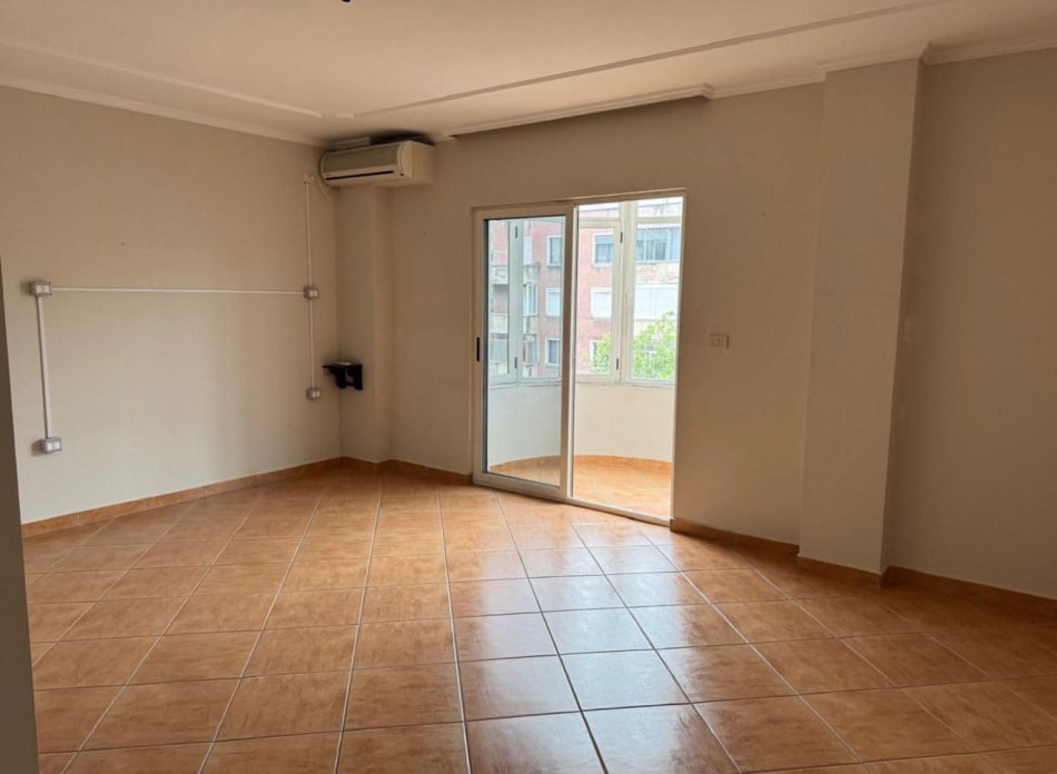 Tirane, jepet me qera zyre Kati 4, 178 m² 1.800 € (Sheshi Willsion)