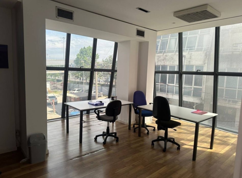 Tirane, jepet me qera ambjent biznesi Kati 2, 130 m² 700 € (Stacioni i Trenit, Durres)