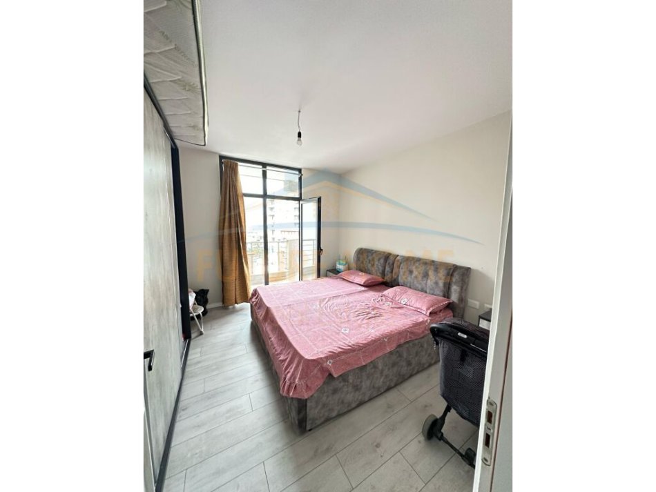 Shitet apartament 2+1 Unaza e re !