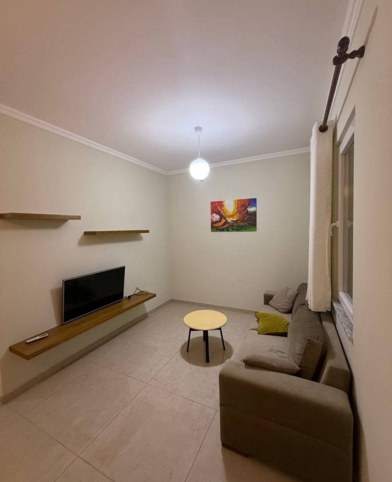 Tirane, jepet me qera apartament 2+1+Ballkon Kati 2, 120 m² 800 € (Prane Spitalit Amerikan 3)