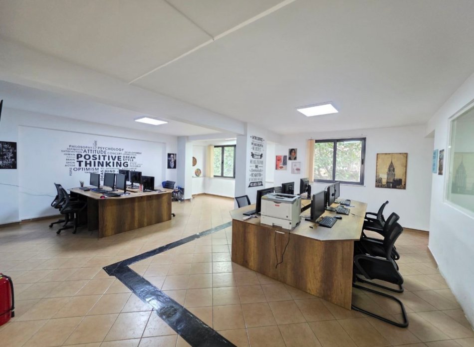 Tirane, jepet me qera zyre Kati 1, 120 m² 800 € (Rr. Ndre Mjeda)