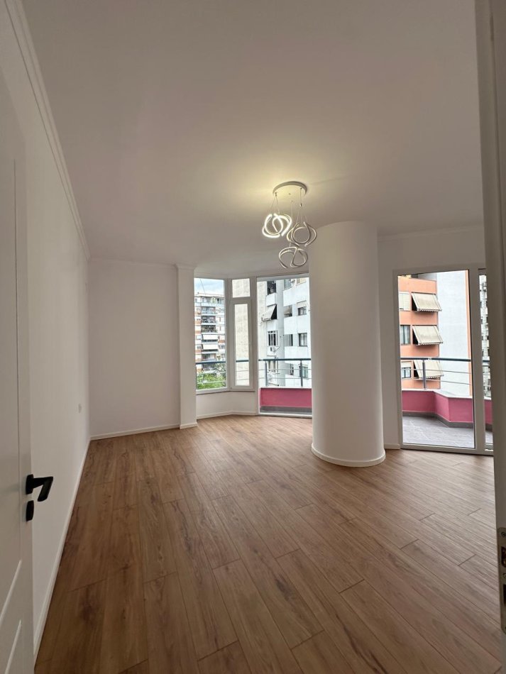 Tirane, shitet apartament 2+1+Ballkon Kati 4, 86 m² 133.000 € (Rreth rrotullimi Astir)