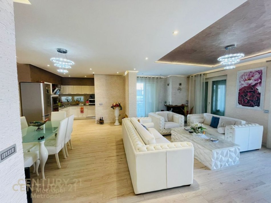 Tirane, shes apartament+verande | Penthouse 3+1+Aneks+Ballkon Kati 7, 150 m² 270.000 € (TOWER BRIDGE, RR. E DIBRËS)