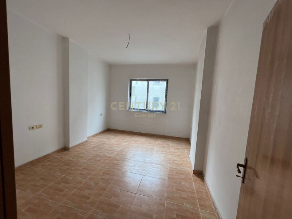 Tirane, shes apartament 3+1+Aneks+Ballkon Kati 2, 132 m² 193.000 € (Eleonora)