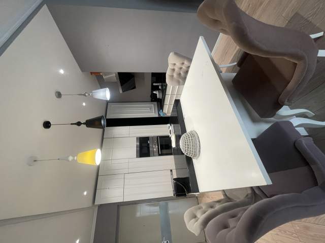 Tirane, jepet me qera apartament 90 m² 1.000 Euro (Ambasador 3)