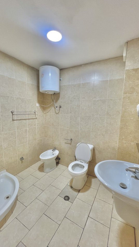 Tirane, jepet me qera apartament 1+1+Ballkon Kati 15, 60 m² 550 € (kostandin kristoforidhi)