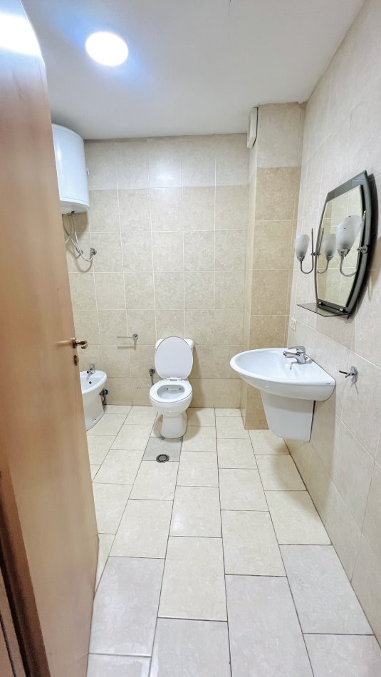 Tirane, jepet me qera apartament 1+1+Ballkon Kati 15, 60 m² 550 € (kostandin kristoforidhi)