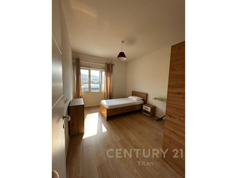 Tirane, jepet me qera apartament 2+1+Aneks+Ballkon Kati 4, 92 m² 1.200 € (Rruga e Kosovareve)