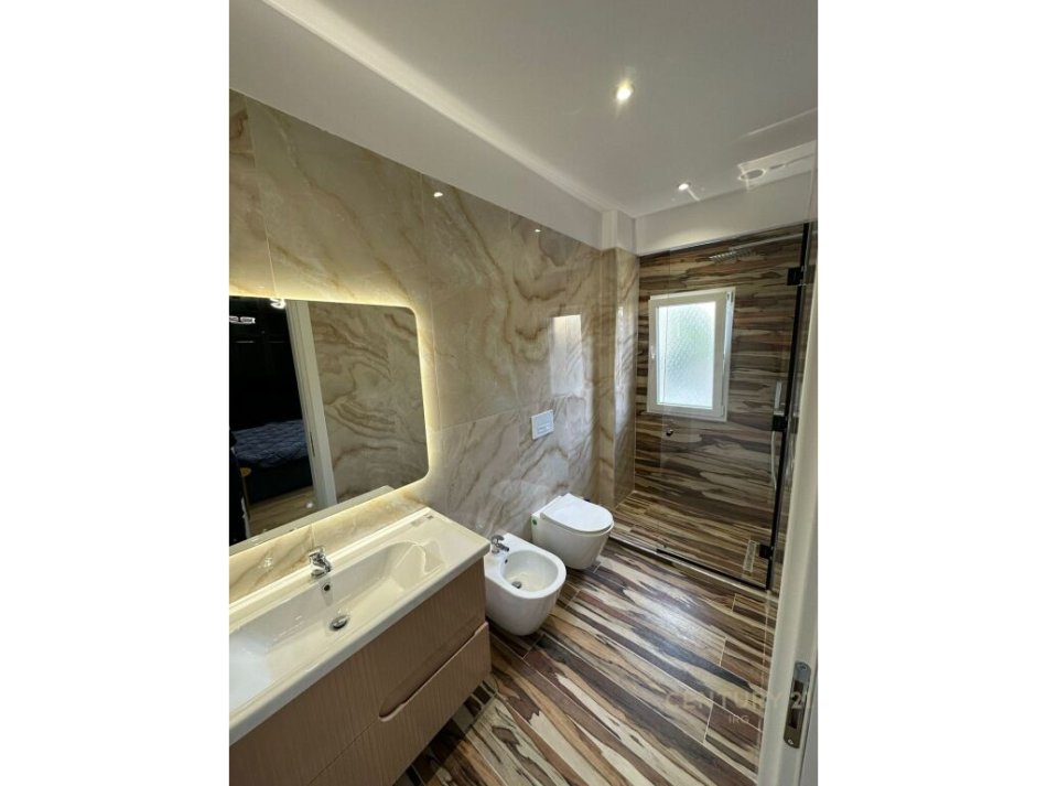 Tirane, jepet me qera apartament 3+1+Aneks+Ballkon Kati 1, 150 m² 1.200 € (Lake land)