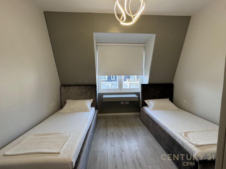 Tirane, jepet me qera apartament 2+1+Aneks+Ballkon Kati 3, 120 m² 1.800 € (Joy Residence)