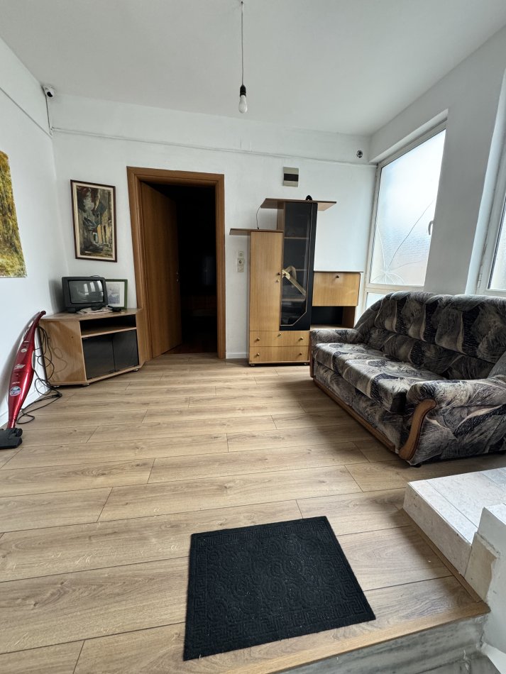 Tirane, jepet me qera Vile 3 Katshe Kati 3, 201 m² 750 € (ali demi)