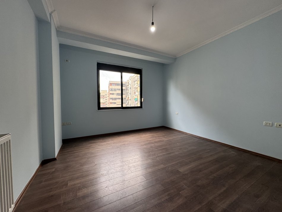 Tirane, jepet me qera apartament 3+1+Ballkon Kati 5, 124 m² 450 € (Milto Sotir Gura)