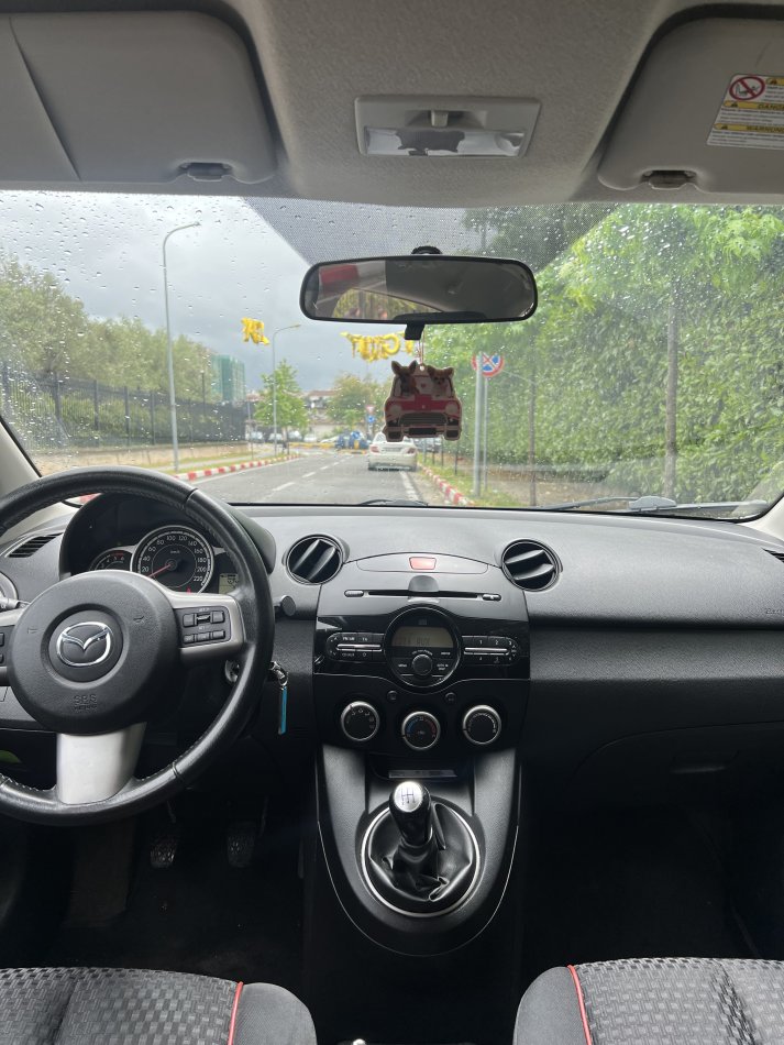 Tirane, shitet makine Mazda 2 Nafte, gri metalizato manuale Kondicioner 190.000 km 3.999 €