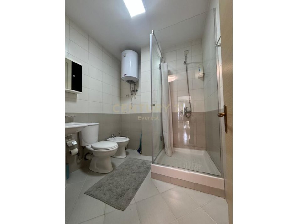 Tirane, jepet me qera apartament 2+1+Aneks+Ballkon Kati 6, 82 m² 750 € (Jordan misja)