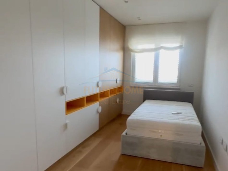 Tirane, jepet me qera apartament 3+1+Ballkon , 160 m² 2.500 € (Rruga Ibrahim Rugova)