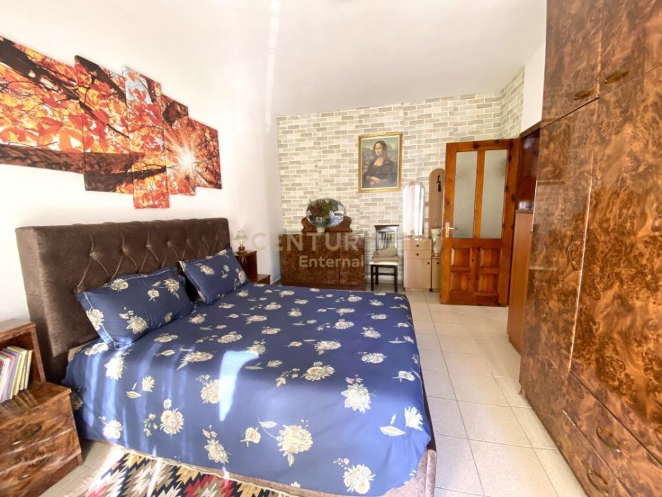 Tirane, jepet me qera apartament 1+1+Aneks+Ballkon Kati 2, 50 m² 580 € (Blloku)