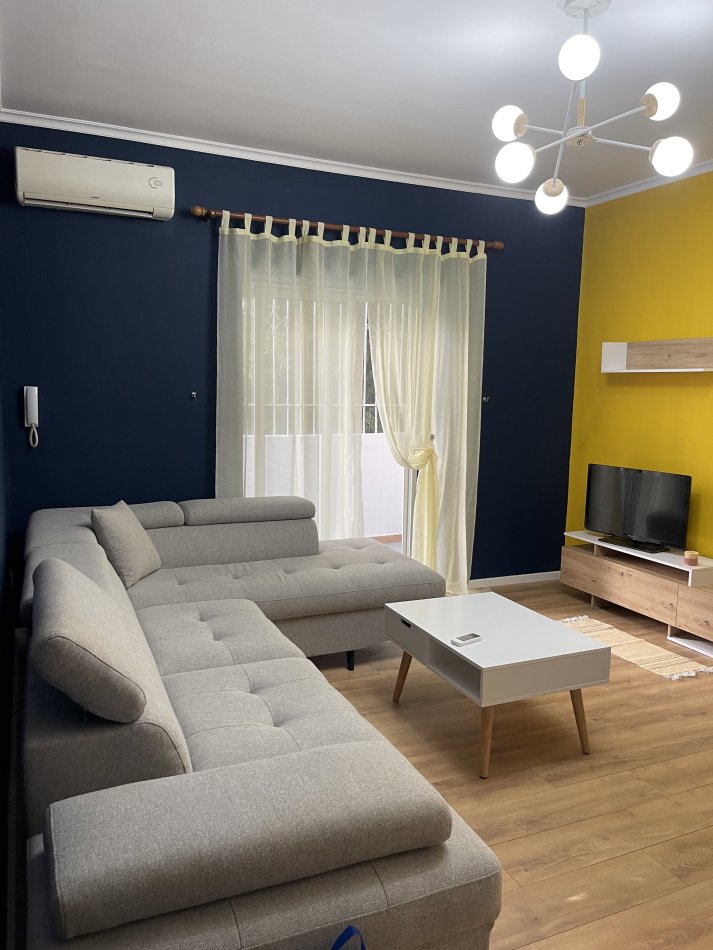 Tirane, jepet me qera apartament 1+1 Kati 1, 70 m² 450 € (Rruga Ferit Xhajko, Ish Restorant Durrsi)