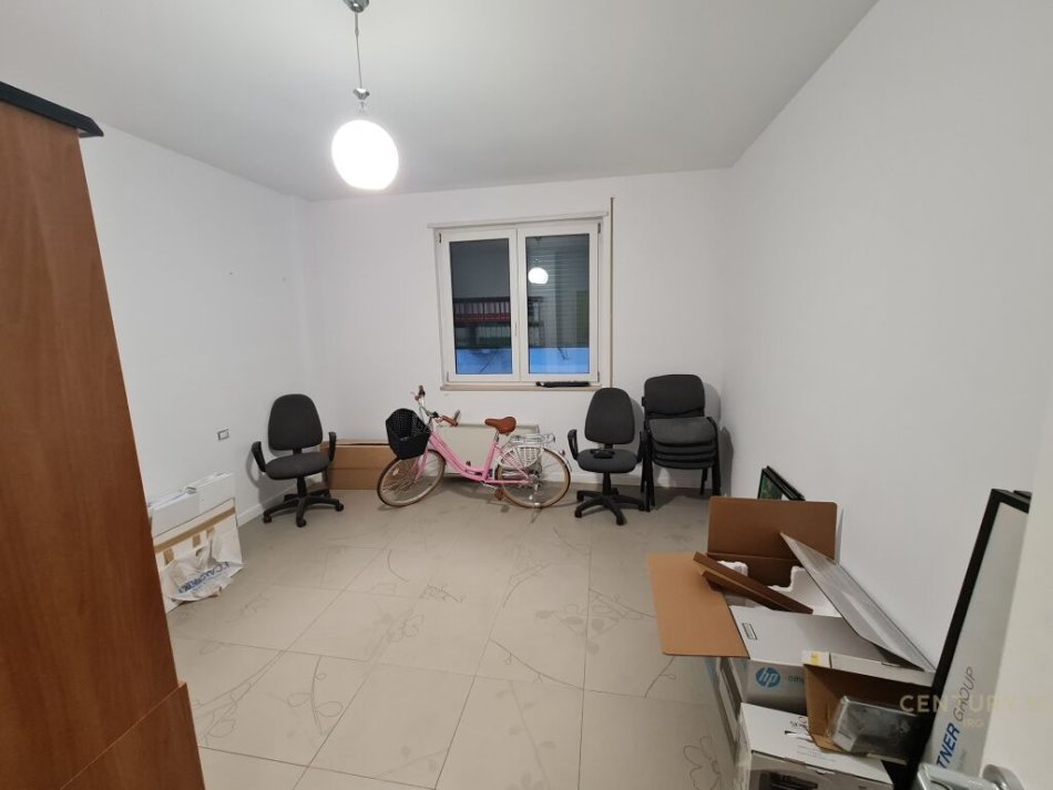 Tirane, shes apartament 4+1+Aneks+Ballkon Kati 1, 250 m² 820.000 € (Garda)