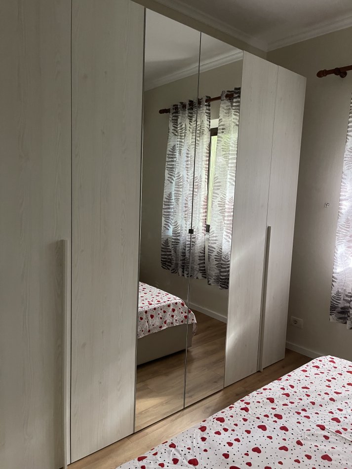 Tirane, jepet me qera apartament 1+1 Kati 1, 70 m² 450 € (Rruga Ferit Xhajko, Ish Restorant Durrsi)
