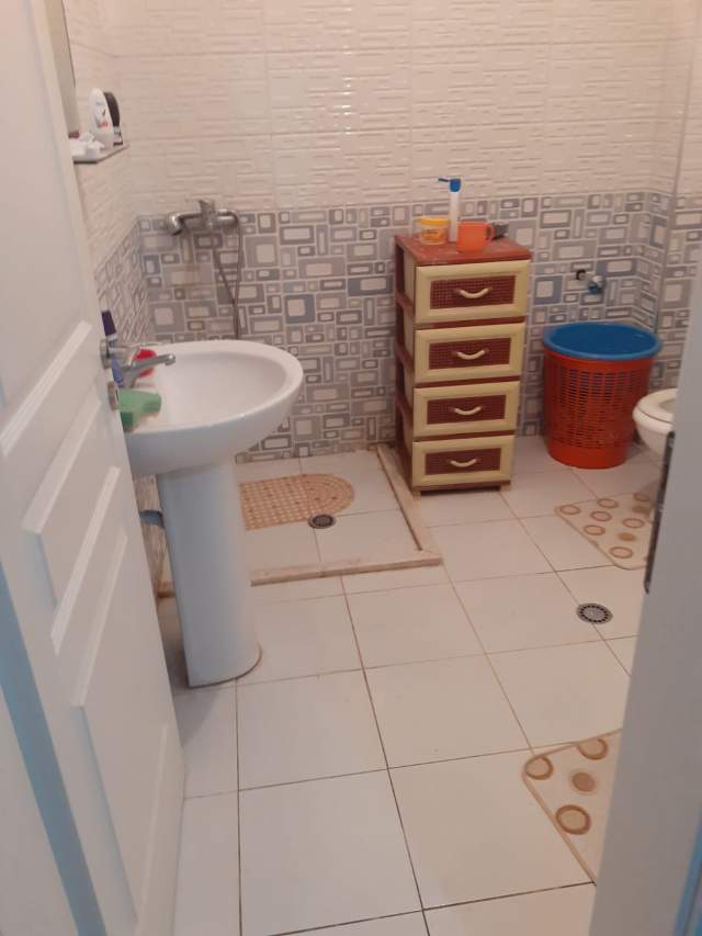 Tirane, jap me qera apartament 3+1 Kati 6, 127 m² 300 Euro (Terminali)