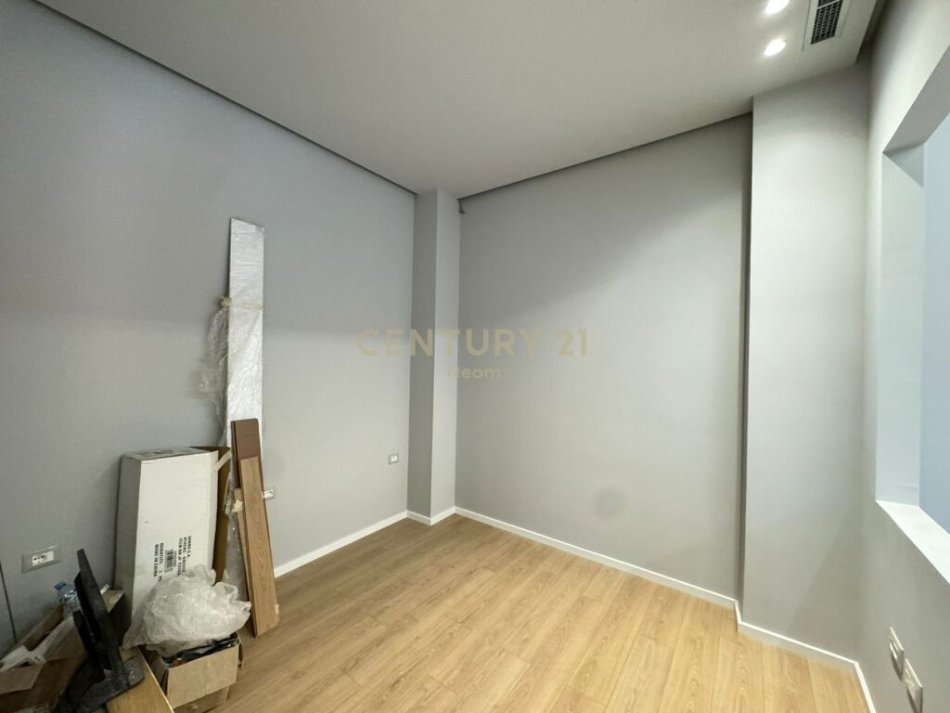 Tirane, shes apartament 2+1+Aneks+Ballkon Kati 2, 100 m² 160.000 € (Liqeni i Thate)