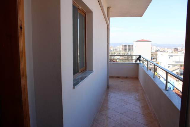 Tirane, jap me qera apartament 1+1+BLK Kati 4, 65 m² 29.000 Leke (Rruga gjon mili)