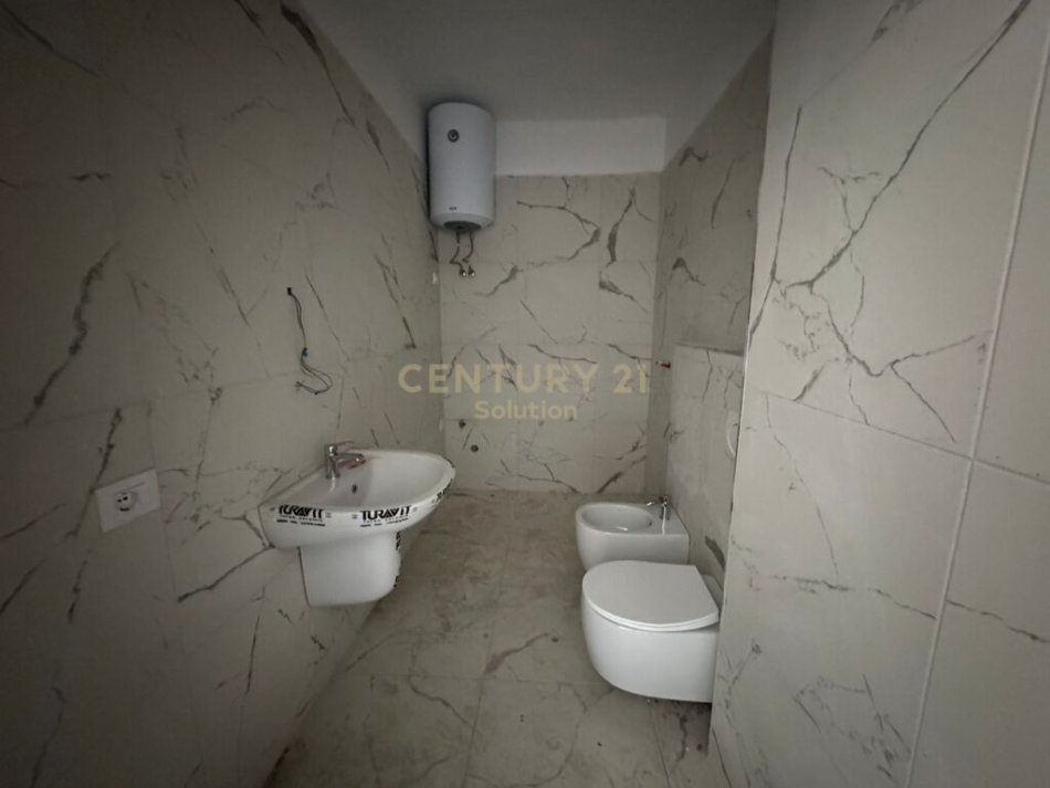 Tirane, shes apartament 2+1+Aneks+Ballkon Kati 6, 113 m² 158.000 € (Oasis Residece)