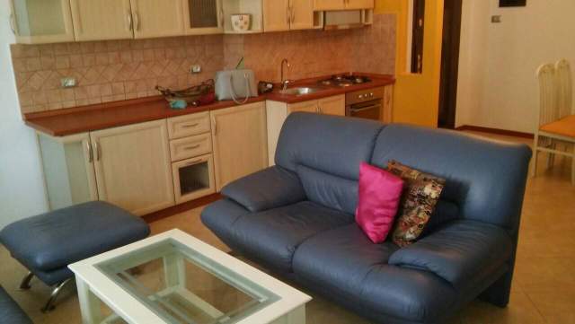 Tirane, jepet me qera apartament 2+1+BLK Kati 6, 80 m² 450 Euro (piazza)