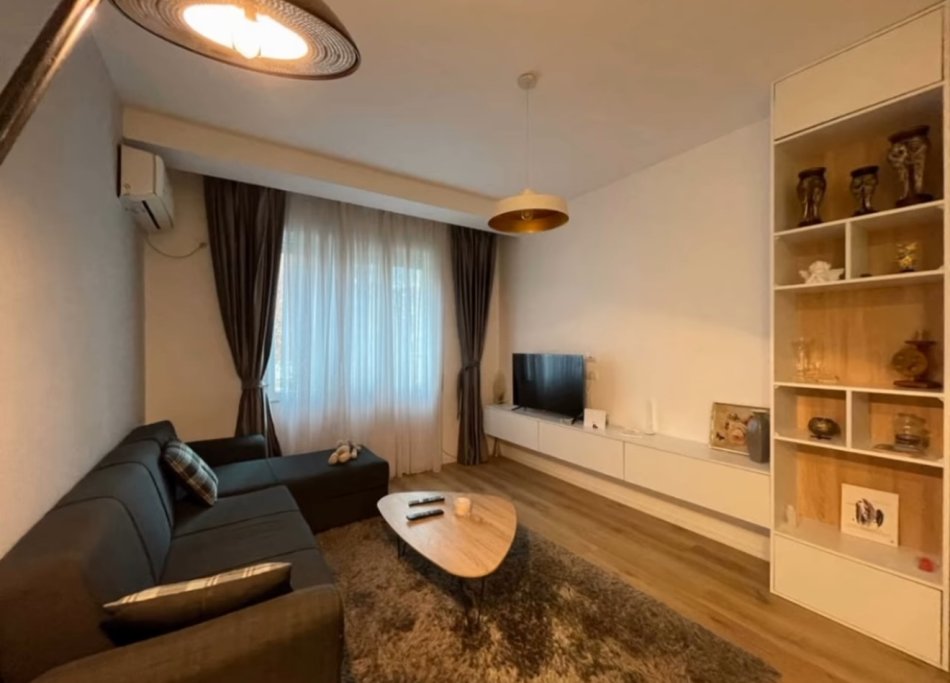 Tirane, jepet me qera apartament 1+1+Ballkon Kati 2, 70 m² 550 € (Rr 5 Maji)