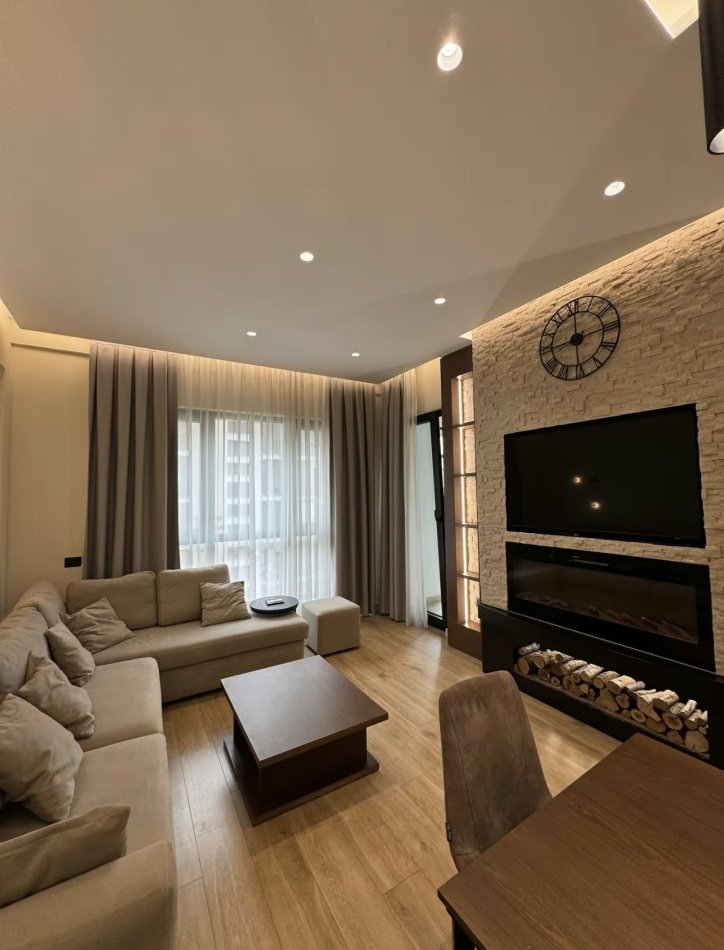 Tirane, jap me qera apartament 1+1+Ballkon Kati 8, 75 m² 800 € (Rruga Kavajes)